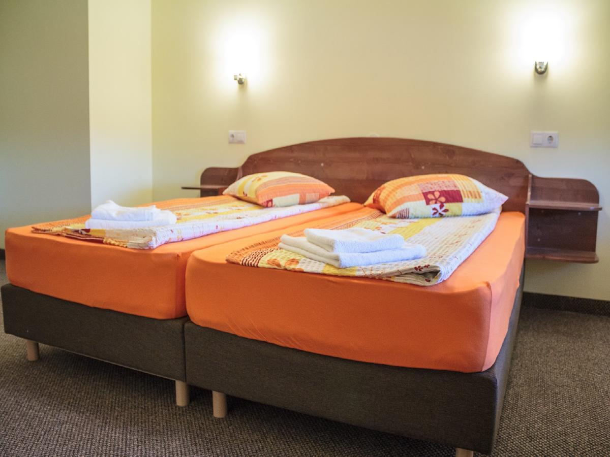Gyongyvirag Panzio Bed & Breakfast Turia ภายนอก รูปภาพ